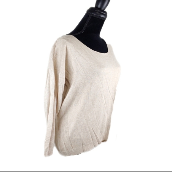Vertical Design Wmns M Beige Zip Pocket Scoop Neck Full Zip Back Top - Picture 2 of 7